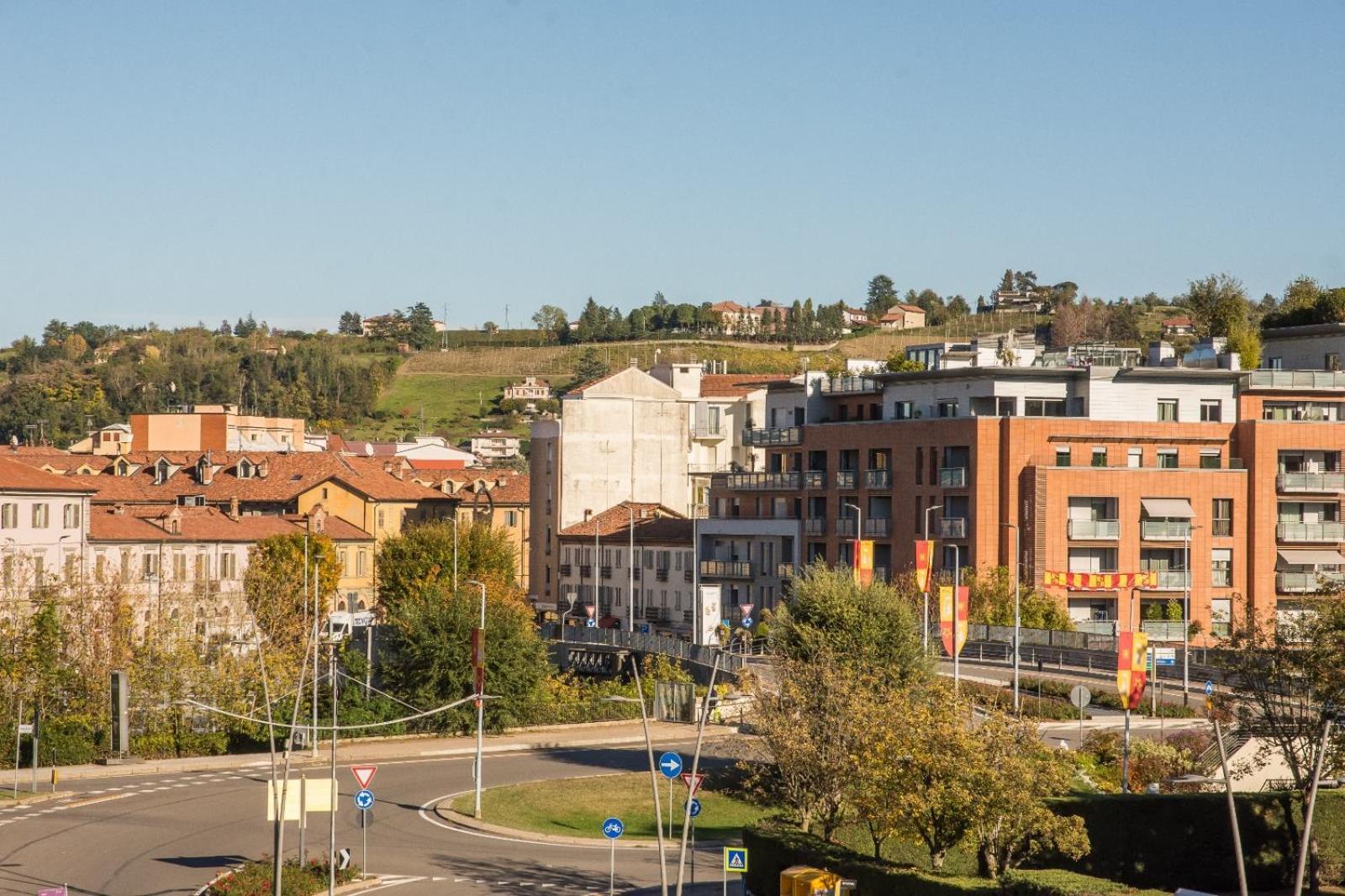 Ninary Apartments A Due Passi Dal Centro Storico Alba  Dış mekan fotoğraf